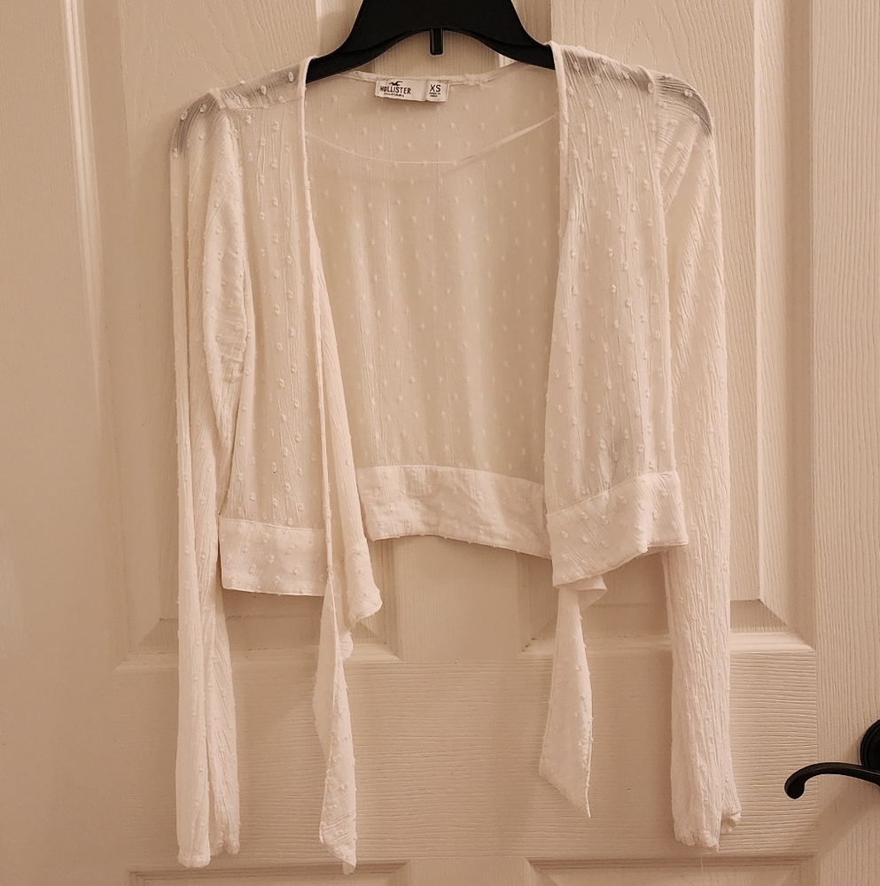White Hollister top.